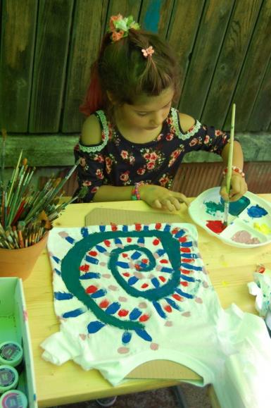 poze atelier de pictat tricouri copii 