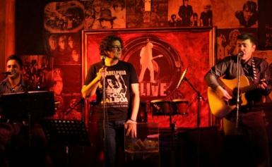 poze concert acoustic bloggers in joy pub