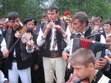 poze concert de muzica folclorica la mioveni