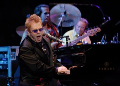 poze concert sir elton john band 