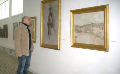 poze elevii invitati sa ia lectii de pictura la galeria alfa 