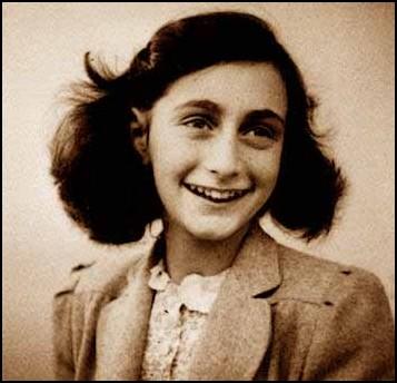 poze expozitie documentara anne frank istorie pentru prezent