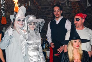 poze halloween in transylvania party 2015