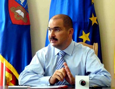 poze intalnirea locatarilor de pe strada densuseanu cu primarul ilie bolojan