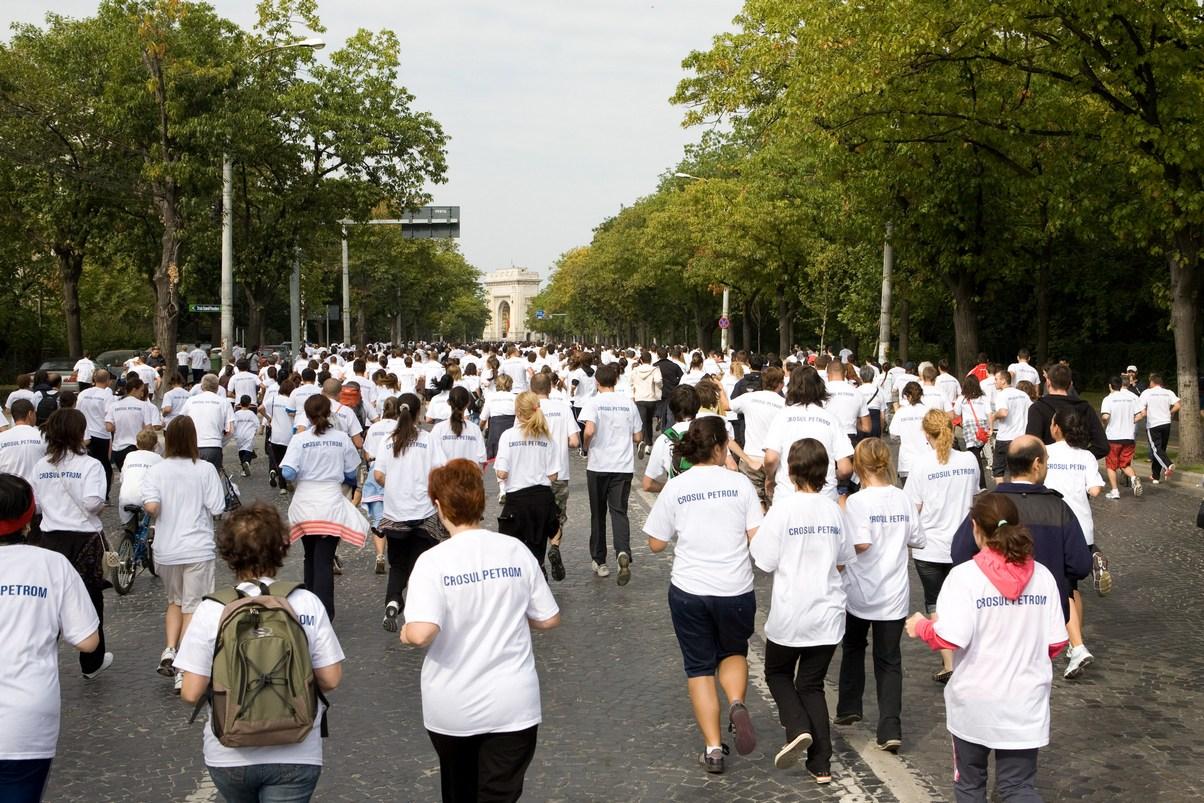 Crosul Petrom incepe din Piata Constitutiei