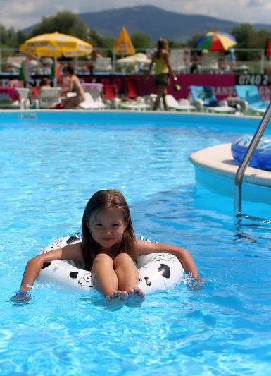 poze a venit vara si la natura parc s au deschis piscinele 