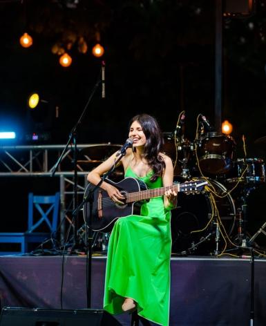 poze acoustic alma nicole