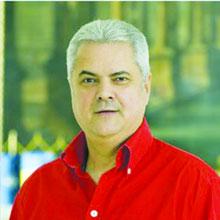 poze adrian nastase lanseaza o carte la pitesti