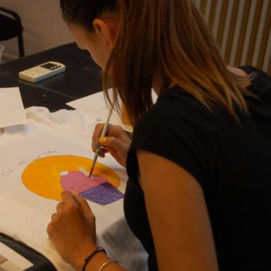 poze atelier de pictat tricouri la sediu