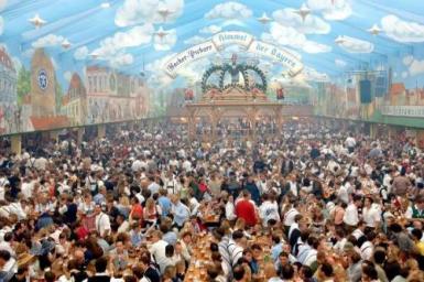 poze bere bere in cortul sathmarer oktoberfest 