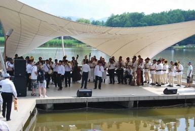 poze cantec si voie buna in muzeul in aer liber din sibiu