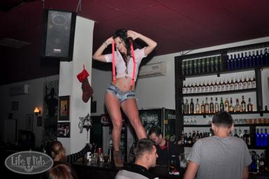 poze coyote ugly party
