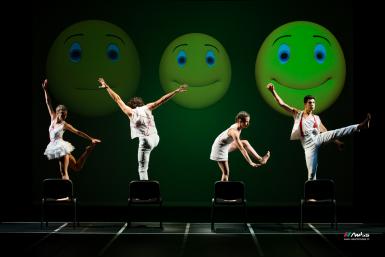 poze  emojiplay teatru coregrafic de gigi caciuleanu