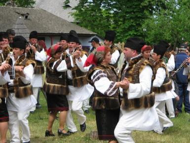 poze festivalul interjudetean de folclor armonii 2011