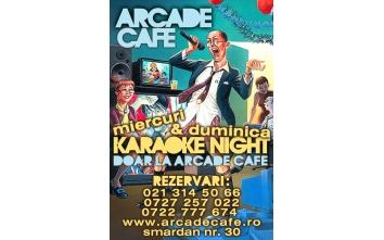 poze karaoke in arcade cafe