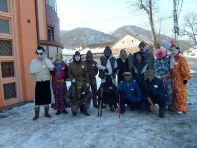 poze sarbatoarea cu masti nunta cornilor la lapusnicu mare 16 martie 2013