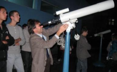 poze planetariul ofera gratuit cursuri de initiere in astronomie pentru copii