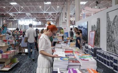 poze salonul interna ional de carte bookfest bra ov 2023