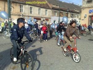 poze targ de biciclete in aer liber