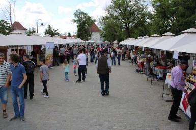 poze targul ceta ii targ de produse alimentare locale