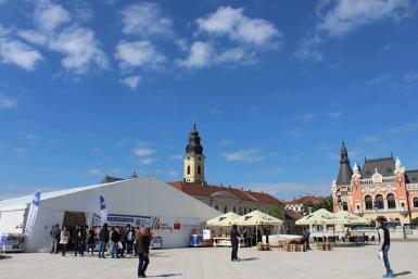 poze targul gaudeamus oradea