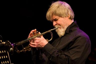 poze tom harrell va concerta la capite in timisoara