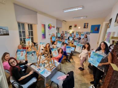 poze wine paint night out la sediu