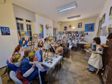 poze wine paint night out la sediu