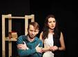 cat de frumoasa treci prin lume femeie spectacol de teatru