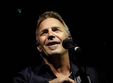 concert kevin costner in club tribute