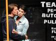 expozitie foto teatru pe un butoi cu pulbere 