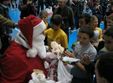 mos craciun ii asteapta pe copii la mall