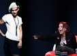 o lume pe dos la teatrul de comedie din bucuresti